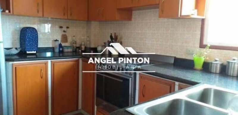 Foto Apartamento en Venta en TIERRA NEGRA, Maracaibo, Zulia - U$D 17.000 - APV221219 - BienesOnLine