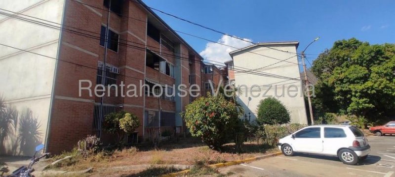 apartamento venta valle arriba Guatire tlf 04242129768 rolando rodriguez