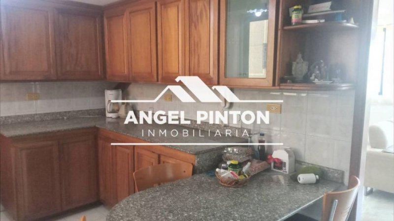 APARTAMENTO VENTA VIENTO NORTE. EDIFICIO POLO NORTE MARACAIBO API 6824