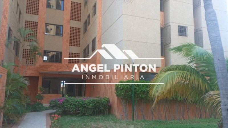 APARTAMENTO VENTA VIENTO NORTE. EDIFICIO POLO NORTE MARACAIBO API 6824