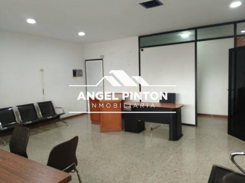 API 6835 OFICINAS ALQUILER TEMPORAL  AV 5 DE JULIO  MARACAIBO  US$ 350  ELLUZ BLANCO