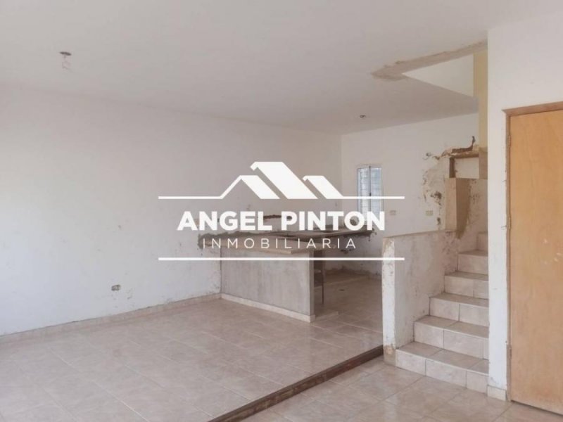 API 6856 TOWNHOUSE  EN GRIS VENTA  LAGO MAR BEACH  MARACAIBO   US$30,000.00  ELLUZ BLANCO