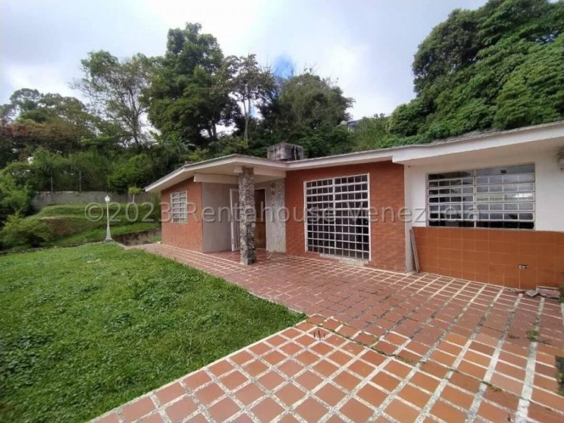 Bella y Amplia casa en Venta San Antonio de los Altos 23-21228