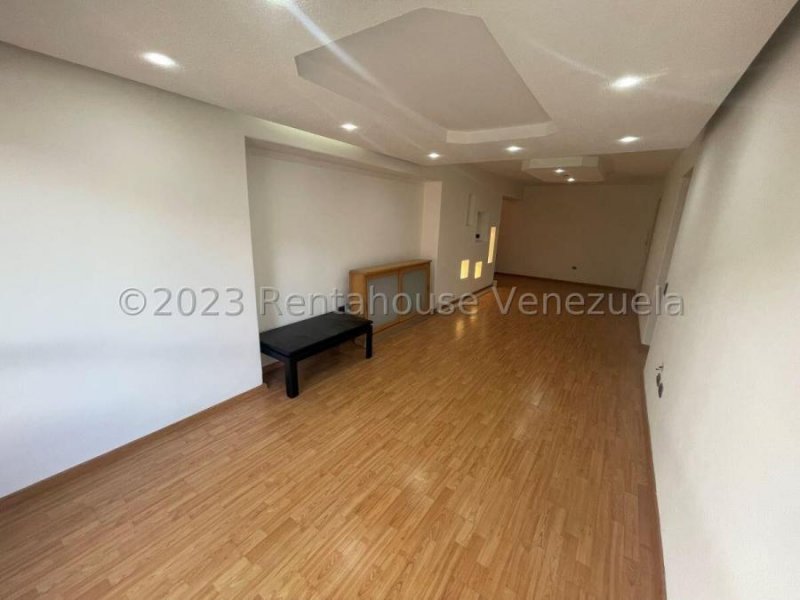 Bello Apartamento Remodelado en Venta Las Minas San Antonio de los Altos 25-12928