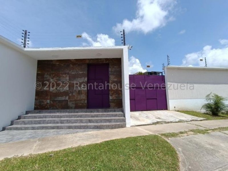 Casa 180m2 Remodelada, Piscina Loma Linda Vendo MLS#23-19489 R A H PV