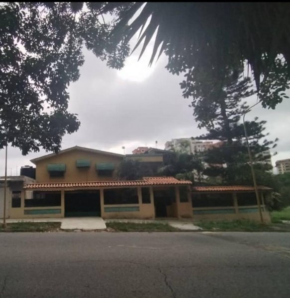 Foto Casa en Alquiler en San Jose, La Trigaleña, Carabobo - U$D 1.500 - CAA226324 - BienesOnLine