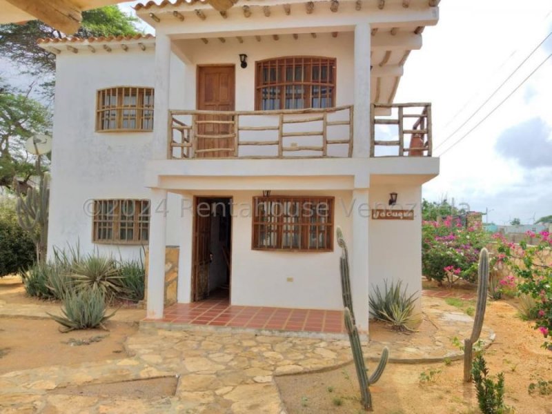 Casa (Duplex) en Venta en Los Taques, Falcon MLS #24-21553 GR 