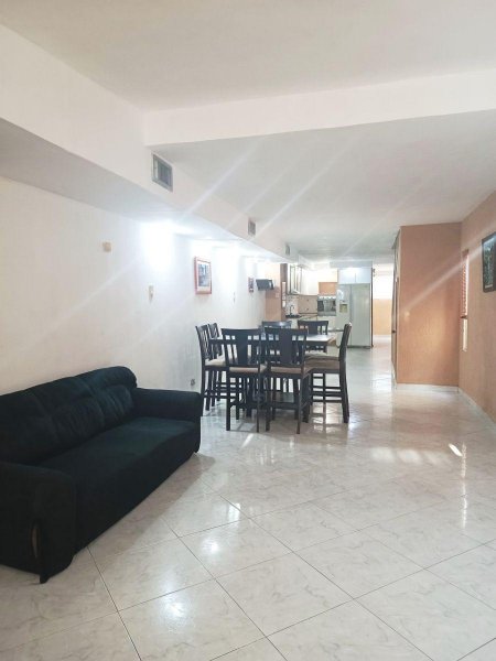 Foto Casa en Alquiler en PUERTO LA CRUZ, Puerto la Cruz, Anzoátegui - U$D 550 - CAA250272 - BienesOnLine