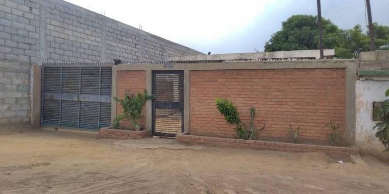 Foto Casa en Alquiler en Av. Goajira, Maracaibo, Zulia - U$D 100 - CAA153277 - BienesOnLine