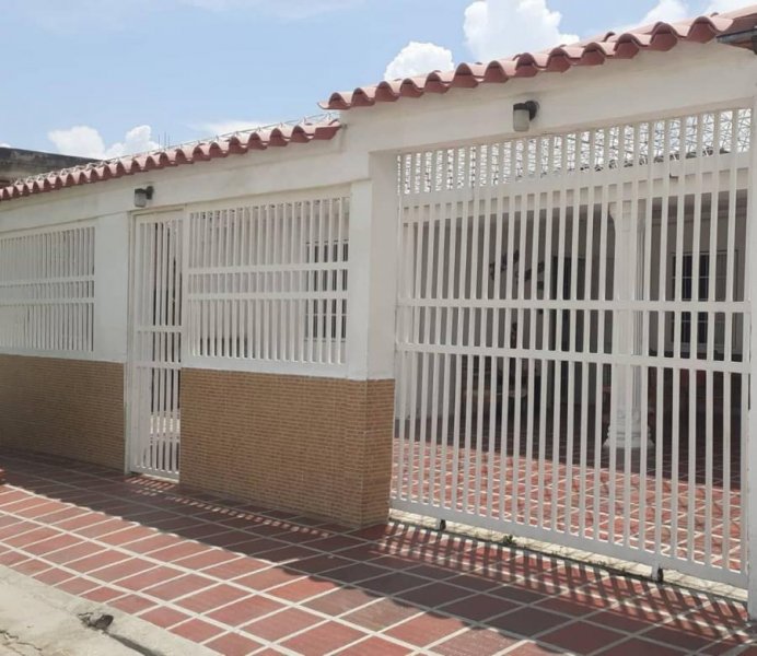 Casa en Venta en Paraparal Buenaventura Los Guayos, Carabobo