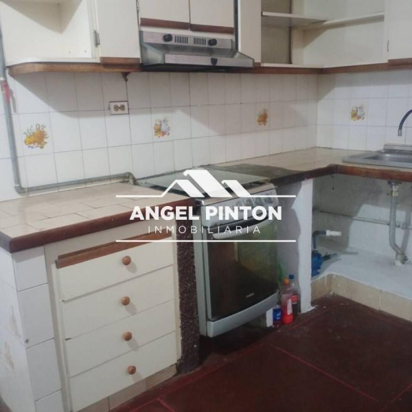 CASA EN EN VENTA AV.EL CUARTEL DE CATIA CARACAS API 6646