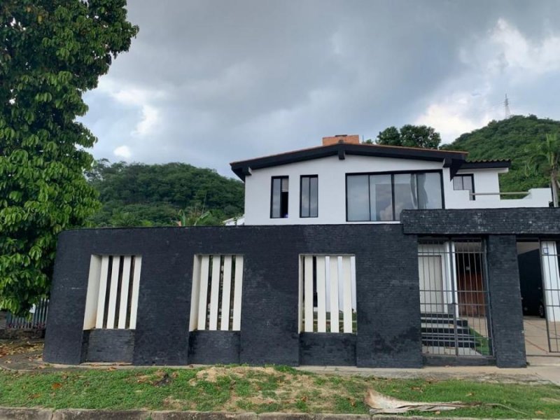 CASA EN LOMAS DEL ESTE VALENCIA ESTADO CARABOBO. LUISA MEZONES VENDE.