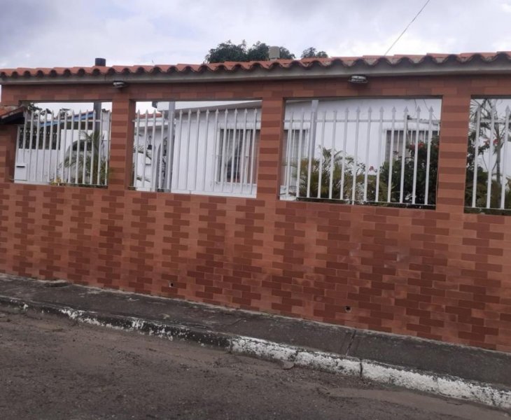 Casa en Venta en Paraparal Buenaventura Los Guayos, Carabobo