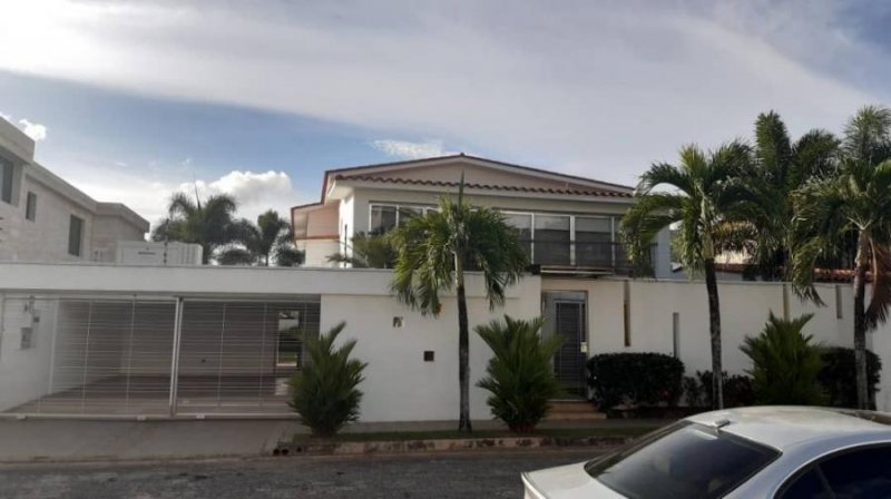 Foto Casa en Venta en Valencia, Valencia, Carabobo - U$D 450.000 - CAV144949 - BienesOnLine