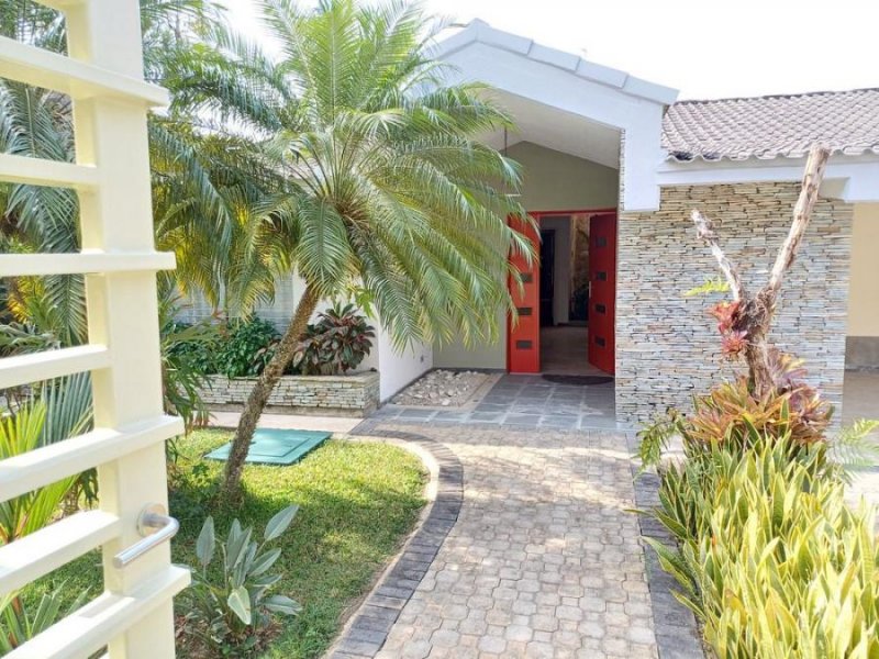 CASA EN VENTA ALTOS DE GUATAPARO, VALENCIA. LUISA MEZONES VENDE.