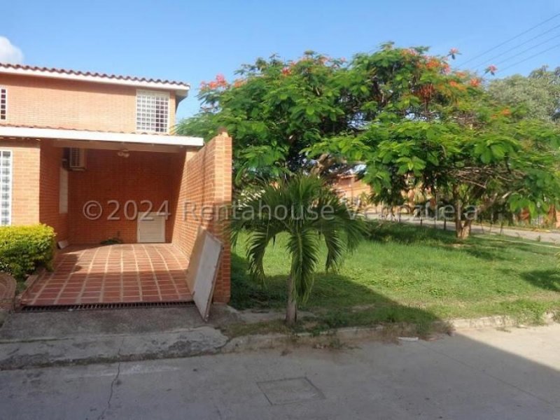 CASA EN VENTA CASTILLEJO 25-1371