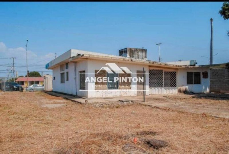 CASA EN VENTA EN AV. INTERCOMUNAL CABIMAS API 6923