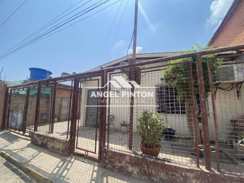 Foto Casa en Venta en Maracaibo, Zulia - U$D 8.999 - CAV221220 - BienesOnLine