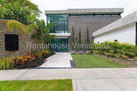 Casa en Venta en chuao Baruta, Miranda