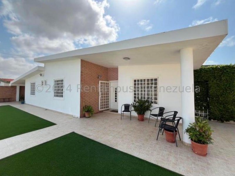 Foto Casa en Venta en Zarabon, Punto Fijo, Falcón - U$D 100.000 - CAV223314 - BienesOnLine