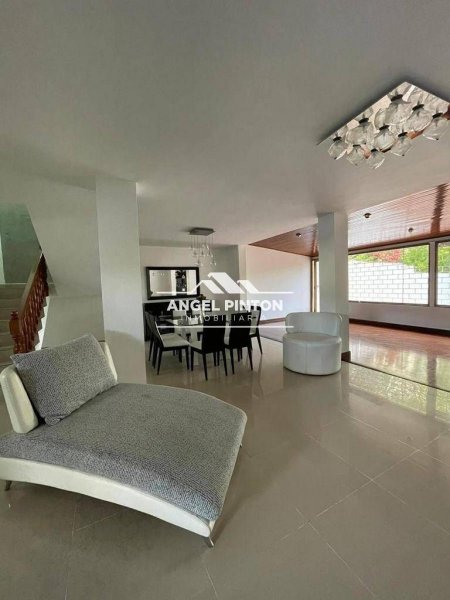 Foto Casa en Venta en Caracas, Distrito Federal - U$D 270.000 - CAV246160 - BienesOnLine