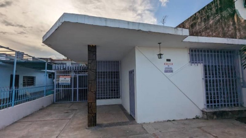 Foto Casa en Venta en Valencia, Carabobo - U$D 25.000 - CAV214011 - BienesOnLine