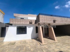 Casa en venta en las Clavellinas Trigal Norte Valencia Carabobo Desiree Castillo Rentahouse 