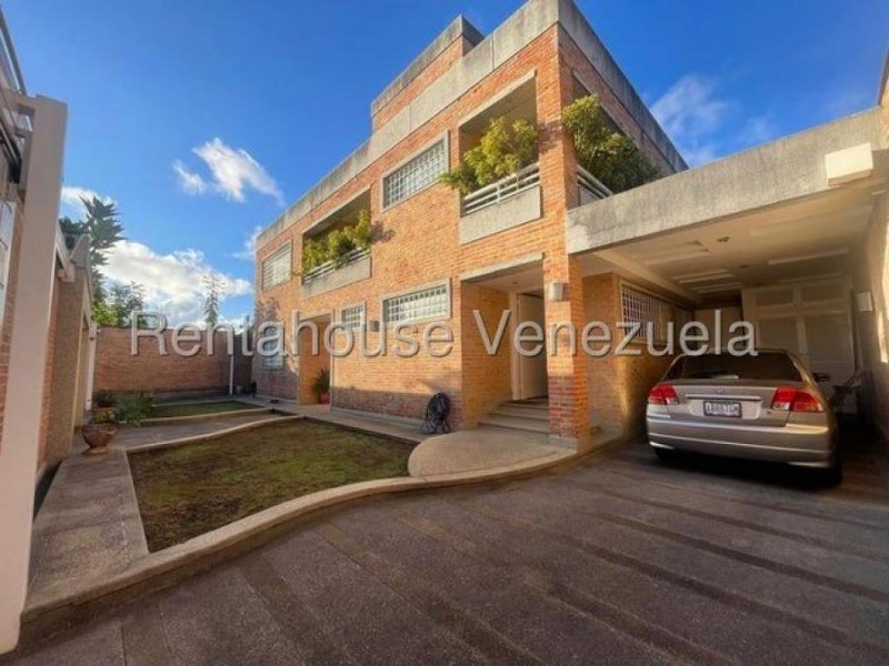 Foto Casa en Venta en LOMAS DE LA LAGUNITA, Caracas, Distrito Federal - U$D 450.000 - CAV248669 - BienesOnLine