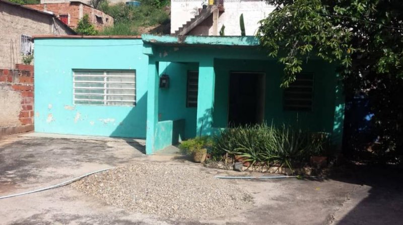Casa en Venta en El Consejo Sabaneta; calle punto fijo. La Victoria, Estado Ar, Aragua
