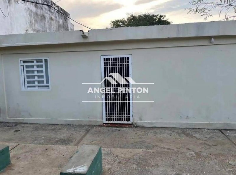 CASA EN VENTA EN SAN JACINTO MARACAIBO API 7106