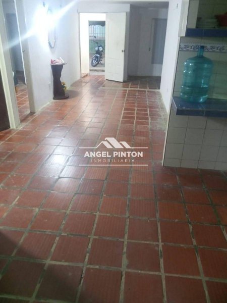 CASA EN VENTA EN SAN JACINTO MARACAIBO API 7106