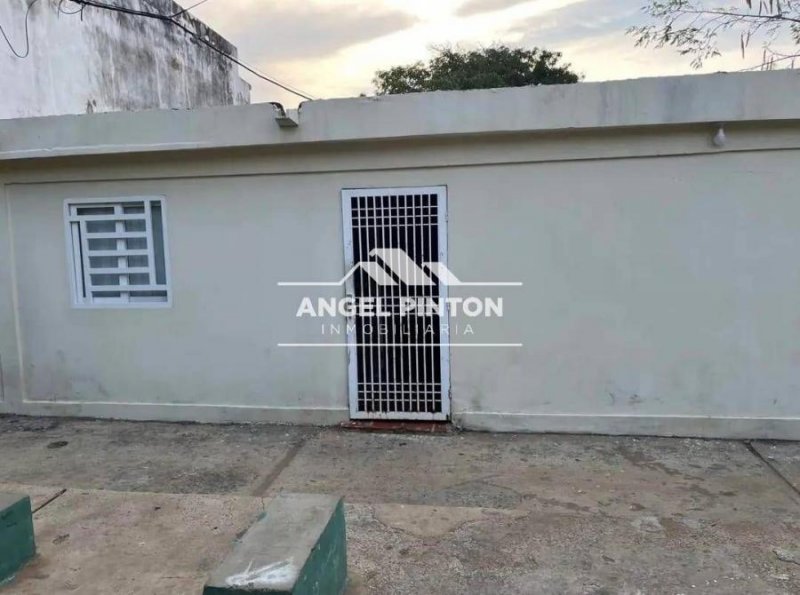 CASA EN VENTA EN SAN JACINTO MARACAIBO API 7106