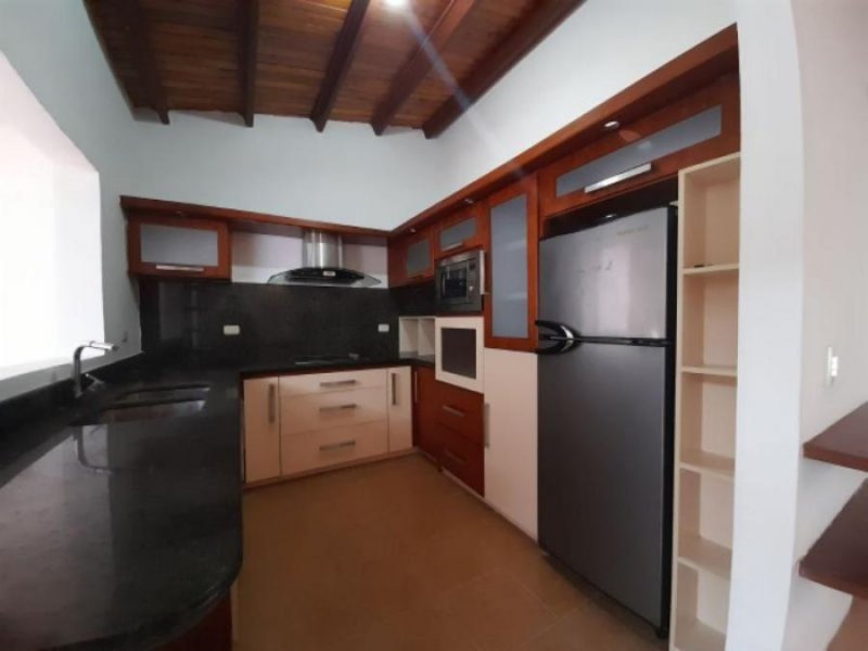 Casa en Venta en Urb Roca del Valle II Av Ribereña