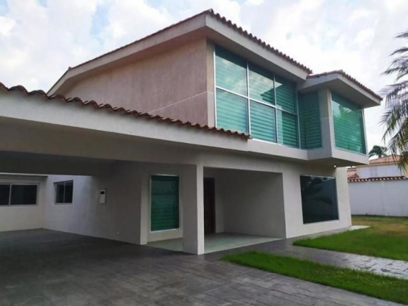 Foto Casa en Venta en San Jose, Urbanizacion Guataparo Country Club, Carabobo - U$D 1.200.000 - CAV141410 - BienesOnLine