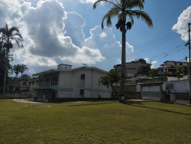 Casa en Venta en Los Teques La Macarena Norte Carretera Panamericana, Miranda