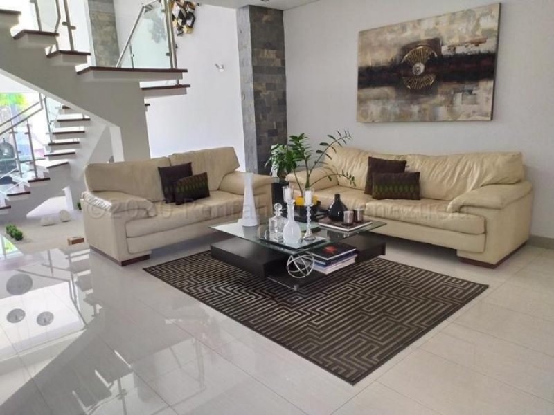 Foto Casa en Venta en Lomas del Country, Valencia, Carabobo - U$D 570.000 - CAV140511 - BienesOnLine