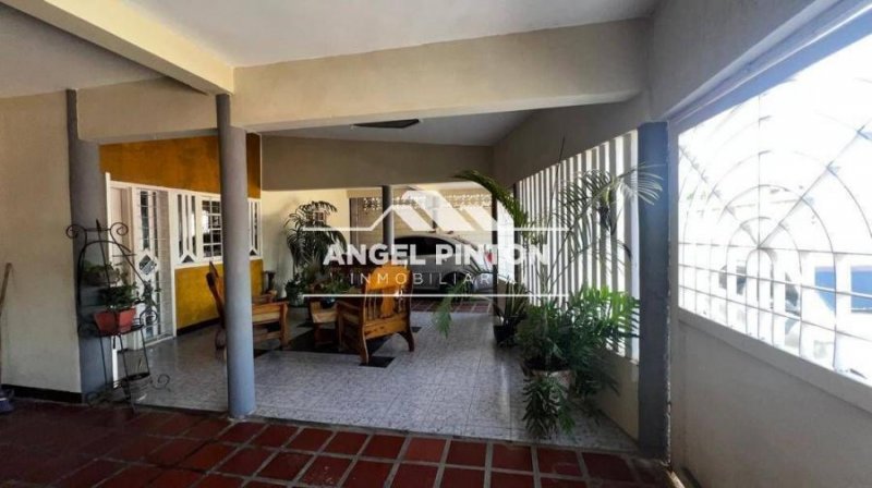 CASA EN VENTA LOMAS DEL VALLE II MARACAIBO API 7142