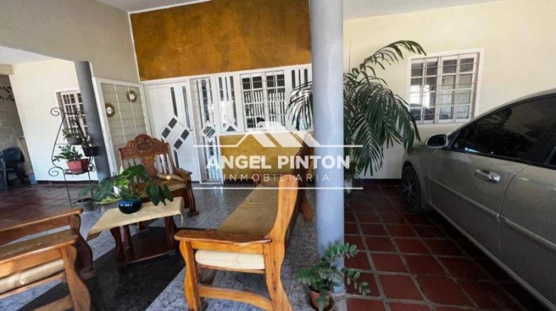 CASA EN VENTA LOMAS DEL VALLE II MARACAIBO API 7142