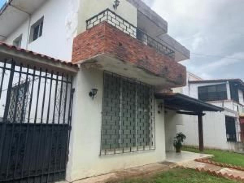 Foto Casa en Venta en Los Naranjos, Valencia, Carabobo - U$D 190.000 - CAV142158 - BienesOnLine