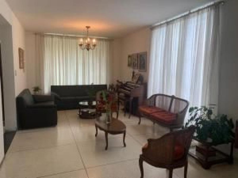 Foto Casa en Venta en Los Naranjos, Valencia, Carabobo - U$D 230.000 - CAV139689 - BienesOnLine