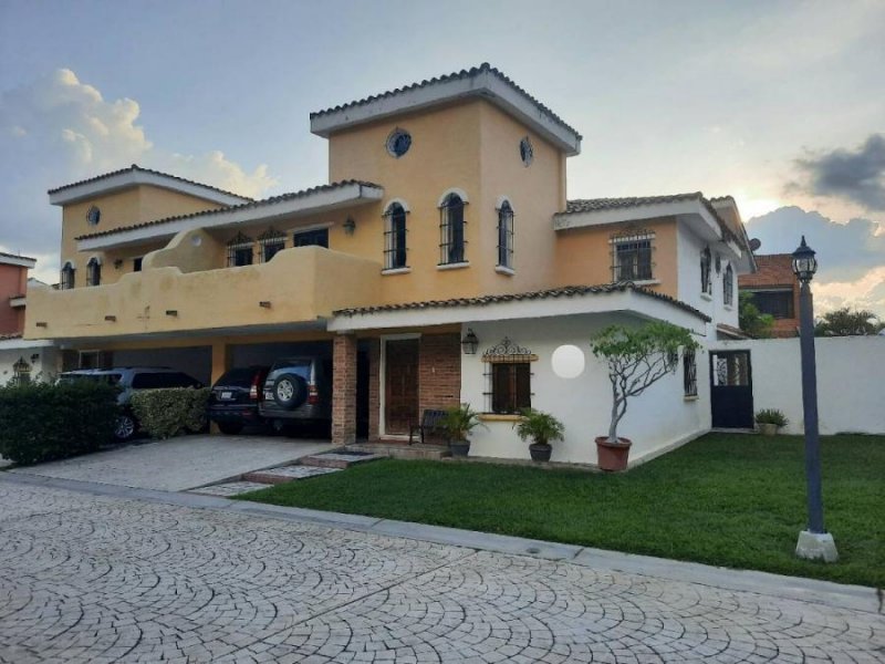 Foto Casa en Venta en Valencia, Valencia, Carabobo - U$D 195.000 - CAV160516 - BienesOnLine