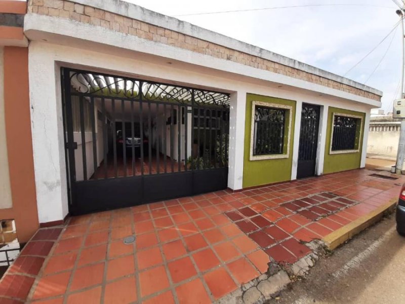 Foto Casa en Venta en Club Hípico, Maracaibo, Zulia - U$D 14.000 - CAV153064 - BienesOnLine