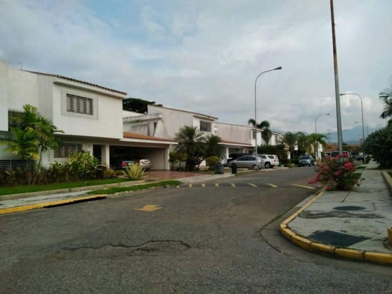 Foto Casa en Venta en San Jose, Urbanizacion las Clavellinas, Carabobo - U$D 280.000 - CAV137070 - BienesOnLine