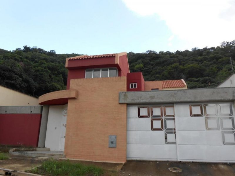 Foto Casa en Venta en San Jose, Urbanizacion la Trigal Norte, Carabobo - U$D 350.000 - CAV137067 - BienesOnLine