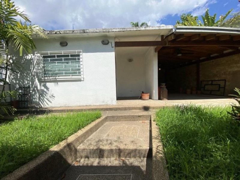 CASA EN VENTA - URB. ALTAMIRA