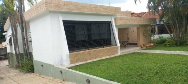 Foto Casa en Venta en Valencia, Valencia Urb. Guaparo, Carabobo - U$D 190.000 - CAV157486 - BienesOnLine