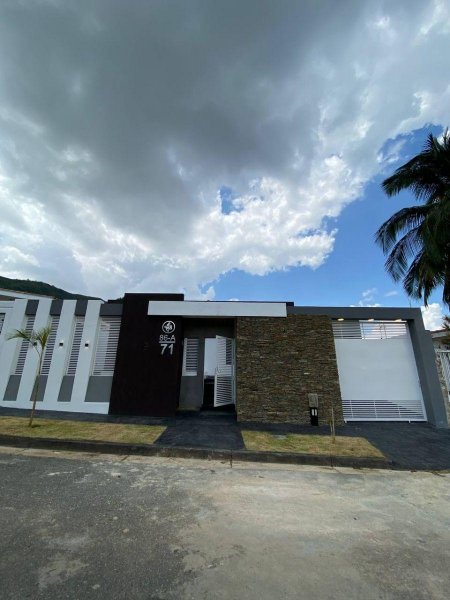 Foto Casa en Venta en Valencia, Valencia, Carabobo - U$D 199.000 - CAV225691 - BienesOnLine