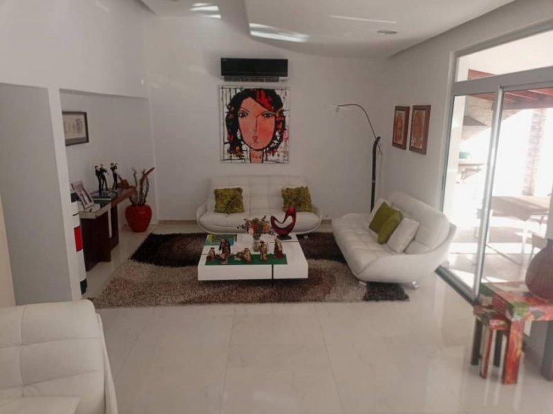 Foto Casa en Venta en Valencia, Carabobo - U$D 270.000 - CAV247777 - BienesOnLine