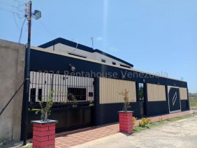 Casa (Multipes Niveles) en Venta en Los Taques, Falcon MLS #25-12282 GR