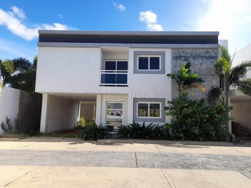 Casa (Multipes Niveles) en Venta en Sector La Floresta, Falcon MLS #25-4841 GR 